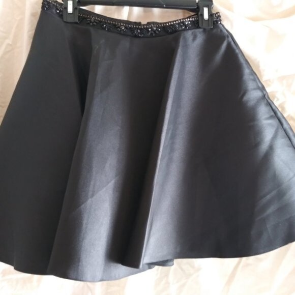 2 piece outfit (Top & Skirt) - Picture 7 of 7